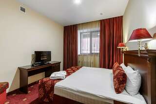 Гостиница Корона Казань Стандартный номер с двуспальной кроватью-1